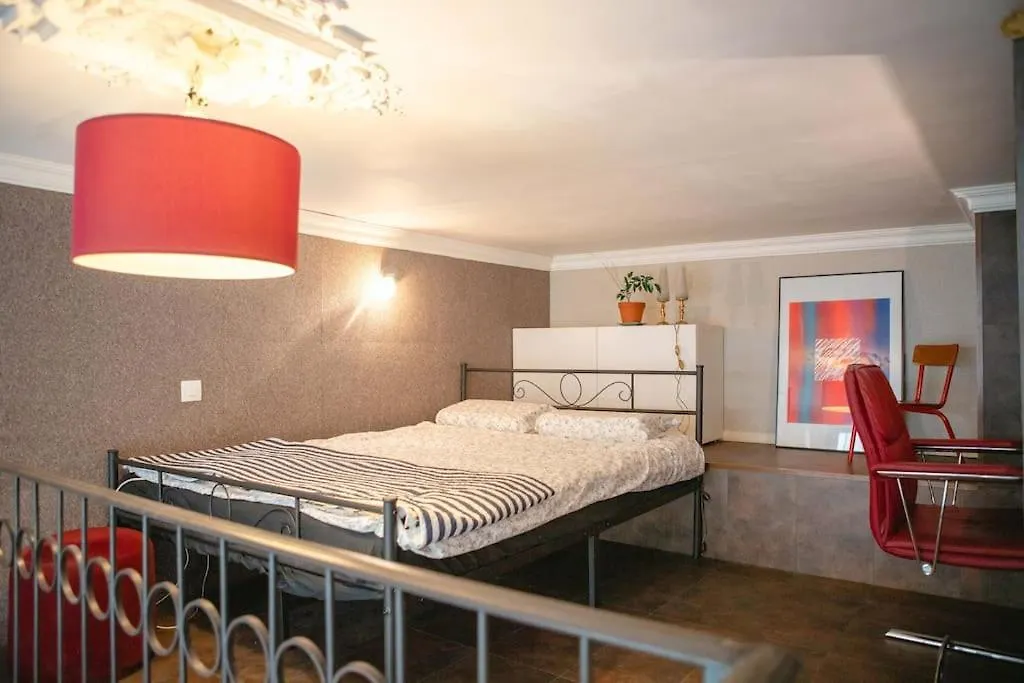 Apartment Quartier Belleville 20m2 Avec Mezzanine *
